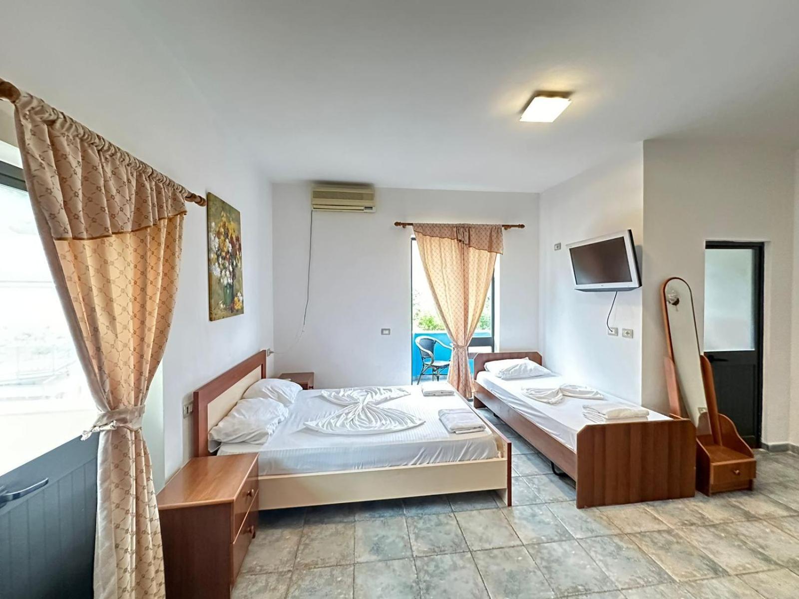 Hotel Adriatik Shëngjin Exterior foto